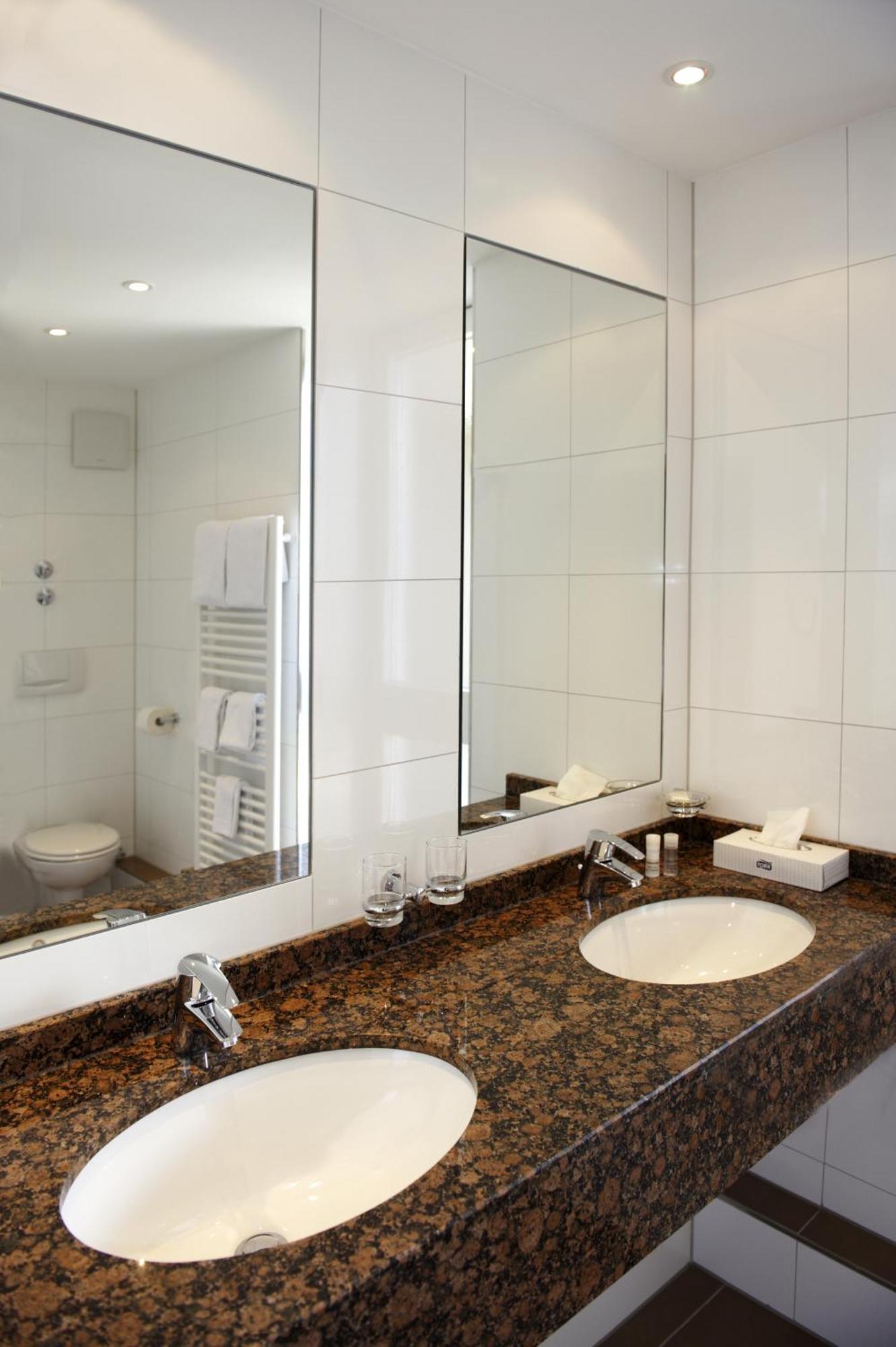 Stern Hotel Soller Изманинг Екстериор снимка