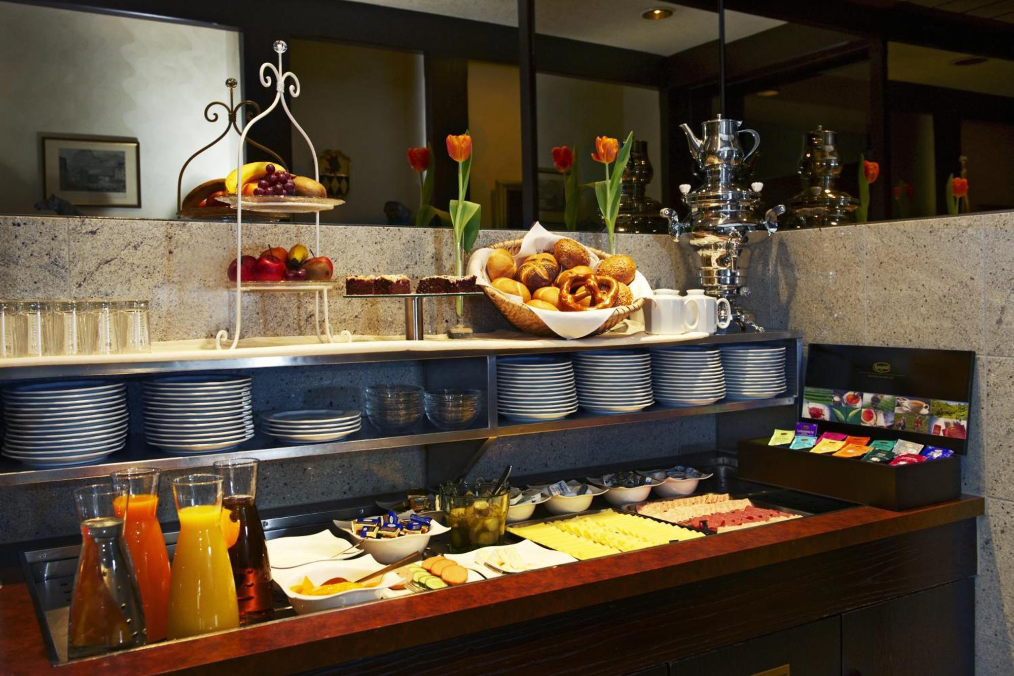 Stern Hotel Soller Изманинг Екстериор снимка
