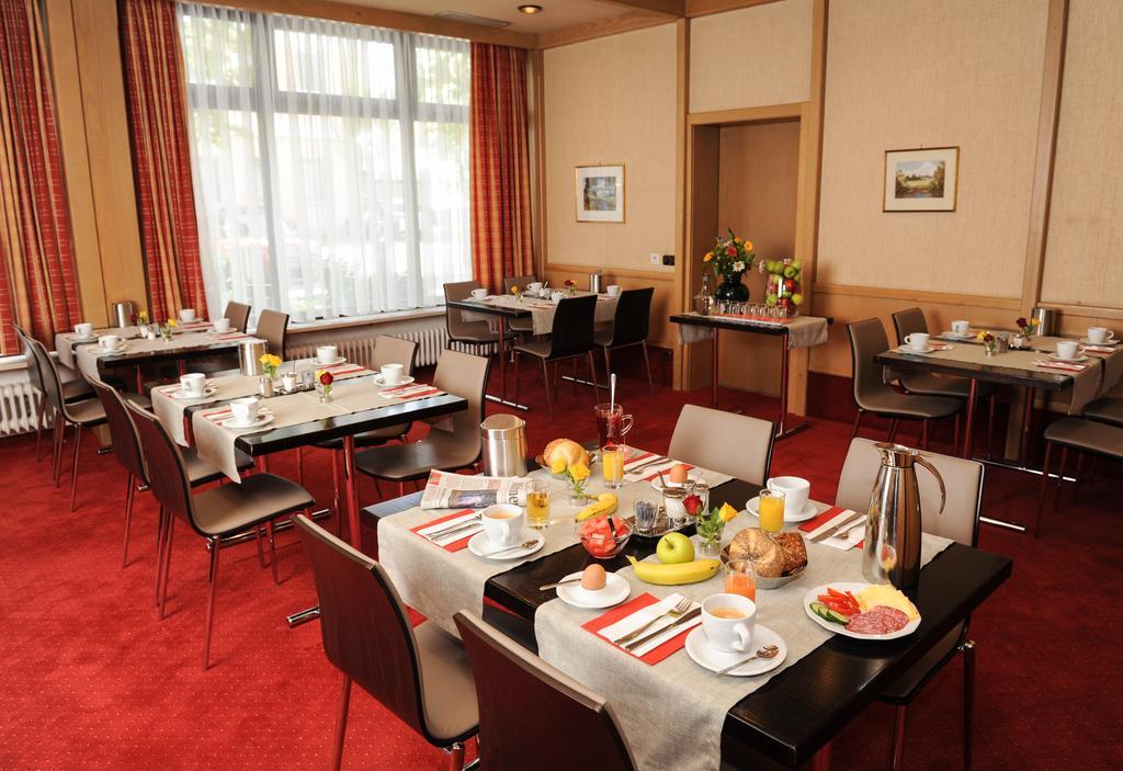 Stern Hotel Soller Изманинг Екстериор снимка